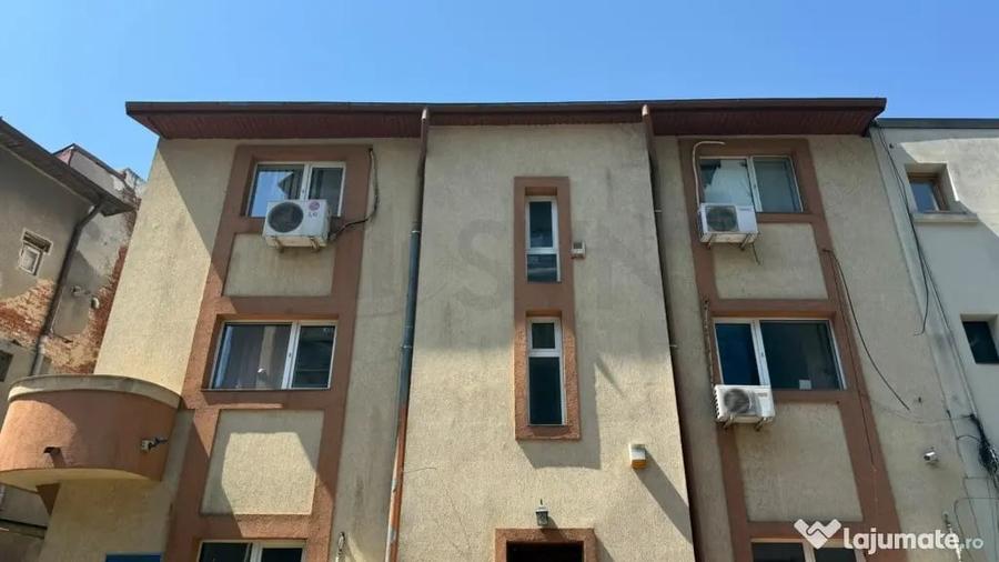 Casă cu 8 camere cu Teren 200 Mp în Unirii