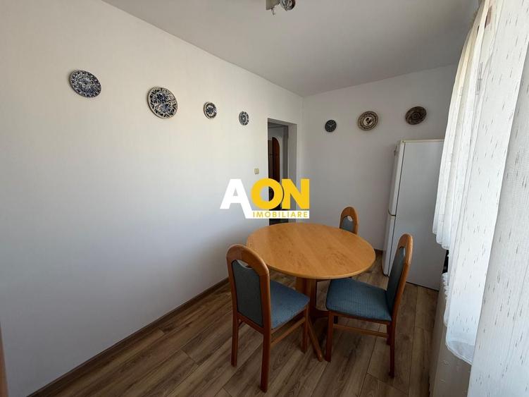 Apartament cu 3 camere semidecomandat, mobilat în Cetate