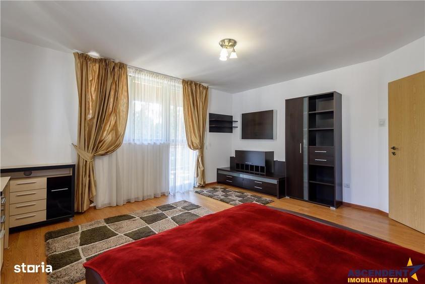 Casă cu 7 camere cu Canalizare în Tractorul