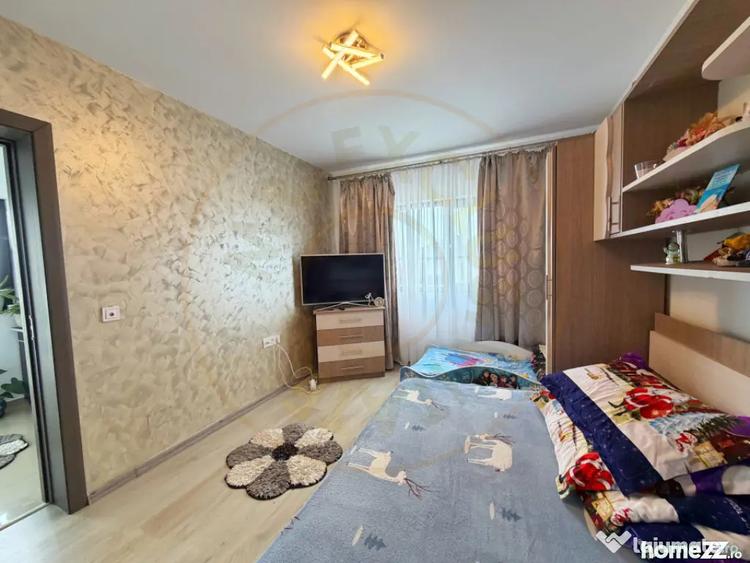 Casă cu 5 camere cu Teren 400 Mp în Smeura
