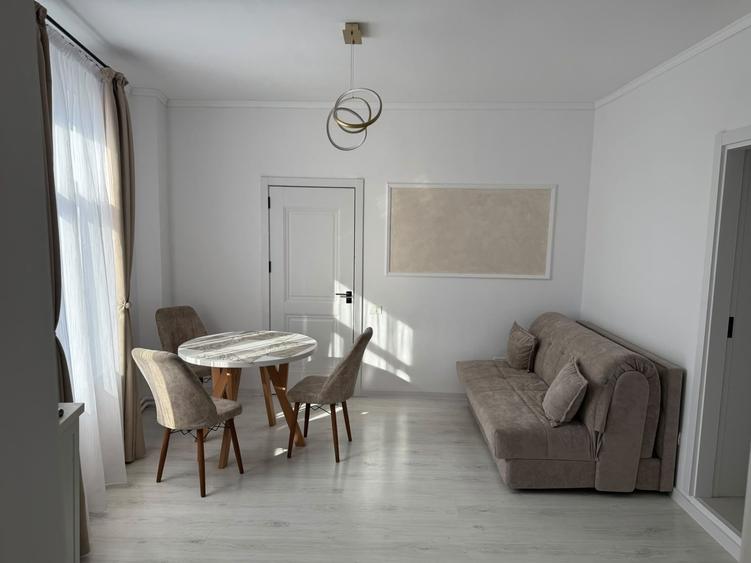 Apartament cu 3 camere decomandat în Moșilor