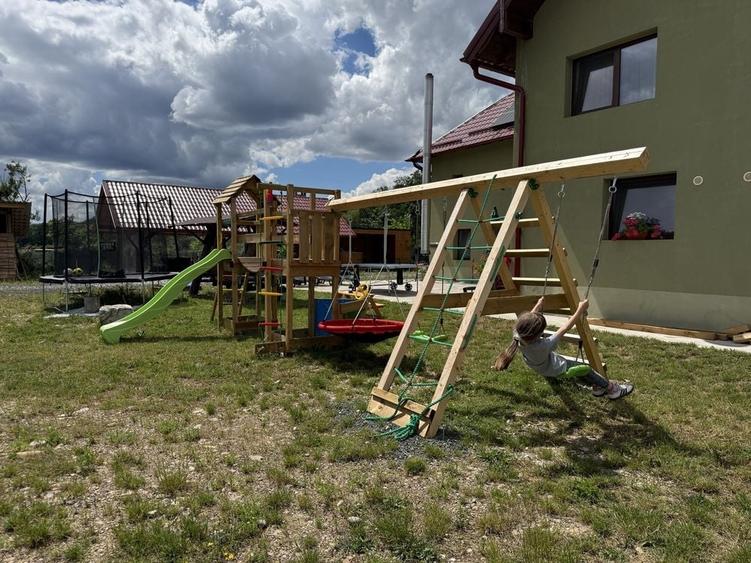 Casă cu 4 camere în Nimăiești