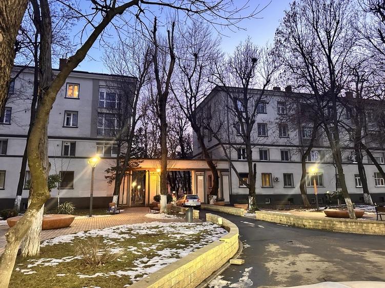 Apartament cu 3 camere decomandat în Brâncoveanu
