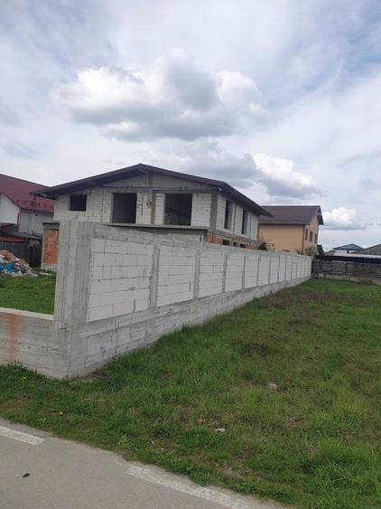 Casă cu 4 camere în Geamăna