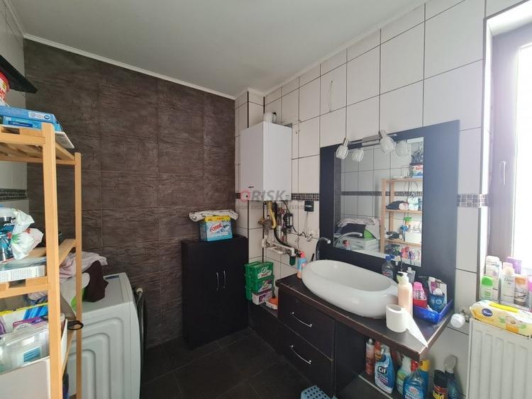 Casă individuală cu 5 camere cu Garaj în Domnești