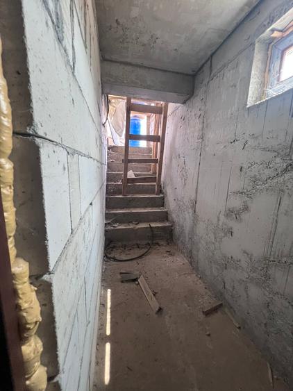 Casă individuală cu 9 camere cu Teren 1160 Mp în 1 Decembrie