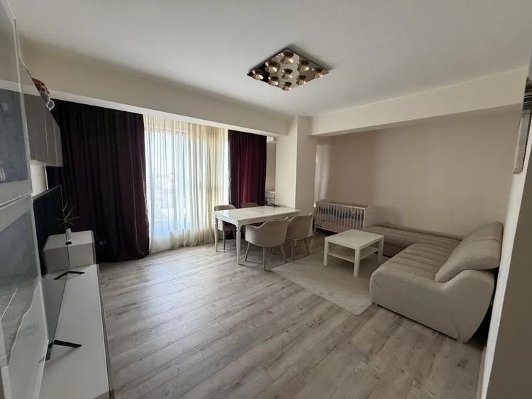 Apartament cu 3 camere decomandat, mobilat în Energia