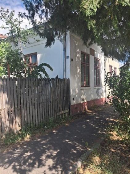 Casă cu 4 camere cu Canalizare în Central