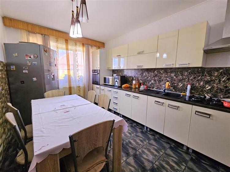 Casă cu 3 camere cu Teren 1800 Mp în Petreu