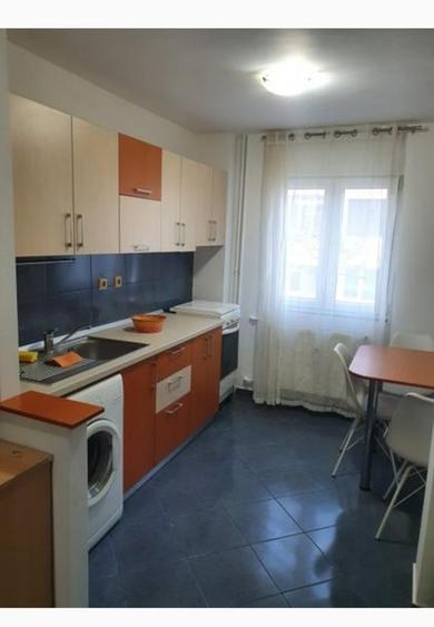 Apartament cu 3 camere semidecomandat în Titan