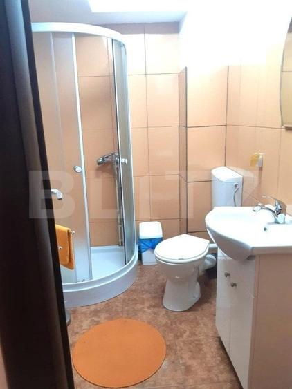 Casă individuală cu 10 camere cu Teren 840 Mp în Moroeni