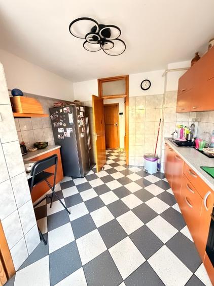 Apartament cu 3 camere decomandat, mobilat în Calea Călărașilor