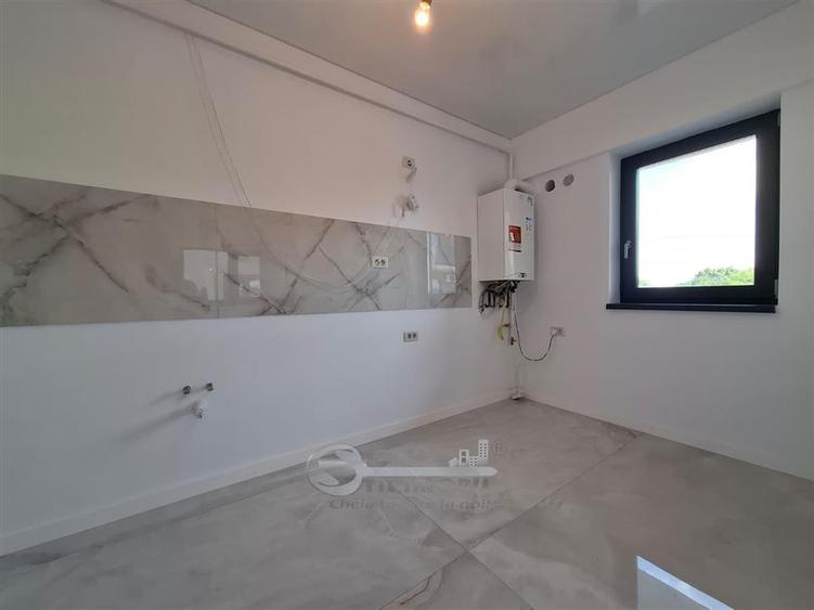 Apartament cu 3 camere semidecomandat în Cug