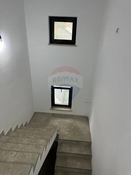 Casă cu 5 camere cu Teren 1200 Mp în Rediu