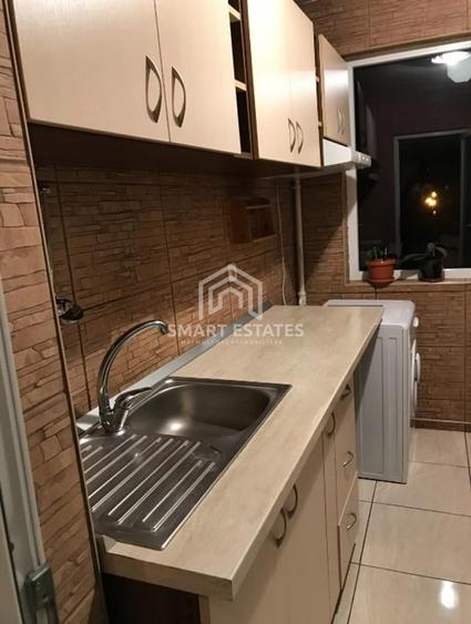 Apartament cu 3 camere semidecomandat, mobilat în Berceni