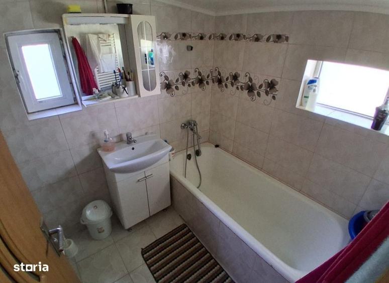 Casă cu 4 camere cu Teren 400 Mp în Tătărași