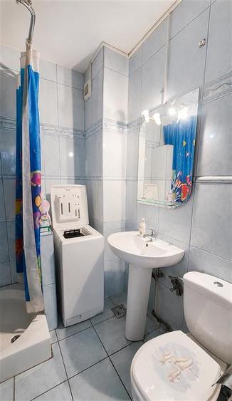 Apartament cu 3 camere semidecomandat, mobilat în Centrul Istoric
