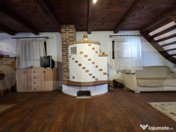 Casă cu 7 camere cu Teren 1384 Mp în Cernat