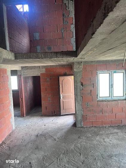 Casă cu 5 camere cu Teren 550 Mp în Ghercești
