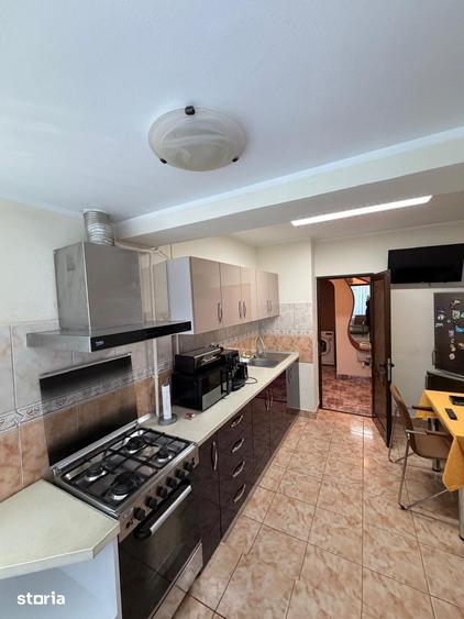 Apartament cu 3 camere în Mazepa 2