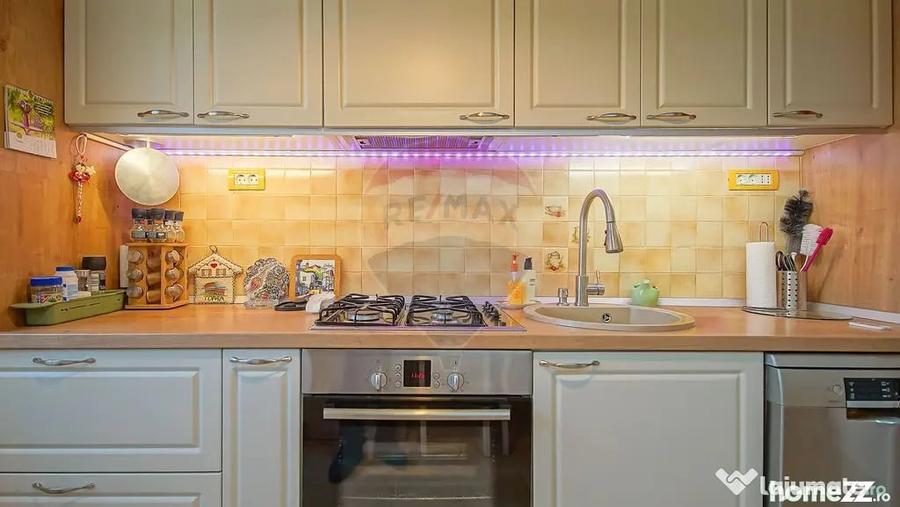 Apartament cu 3 camere decomandat în Răcădău
