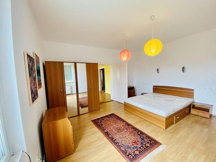 Apartament cu 4 camere în Sub Arini