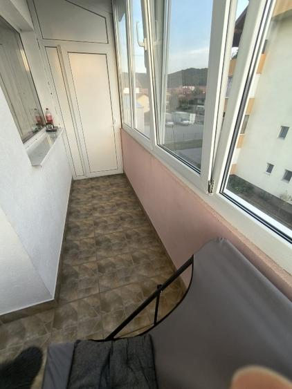 Apartament cu 3 camere decomandat în Florești