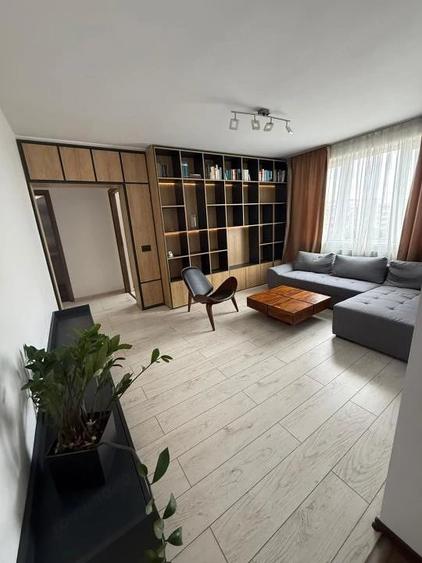 Apartament cu 3 camere semidecomandat în Semicentral