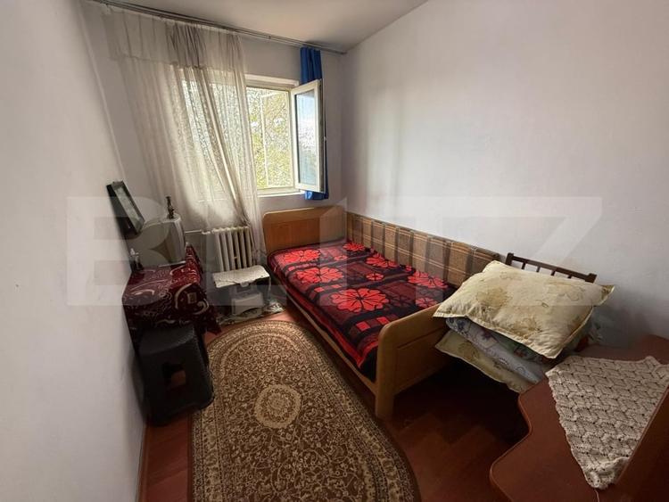 Apartament cu 3 camere semidecomandat, mobilat în B-dul București