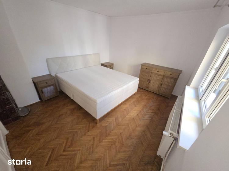 Casă cu 5 camere cu Teren 200 Mp în Andrei Mureșanu