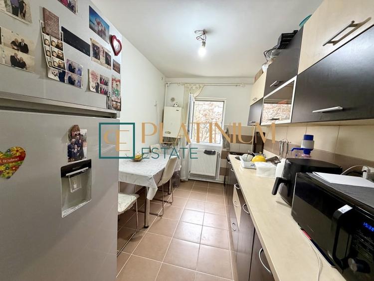Apartament cu 4 camere decomandat, mobilat în Lipovei