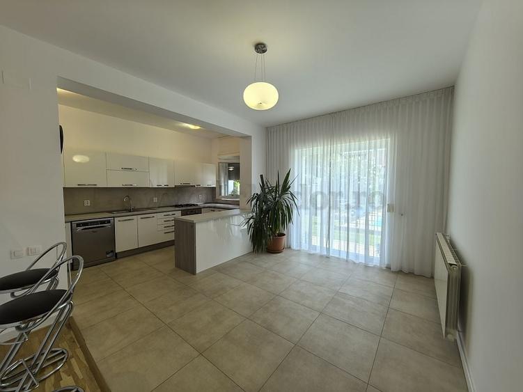 Casă individuală cu 7 camere cu Piscina în Iancu Nicolae
