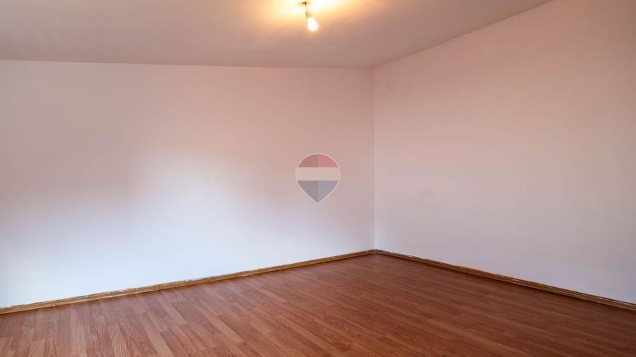 Casă individuală cu 9 camere cu Teren 160 Mp în Chitila