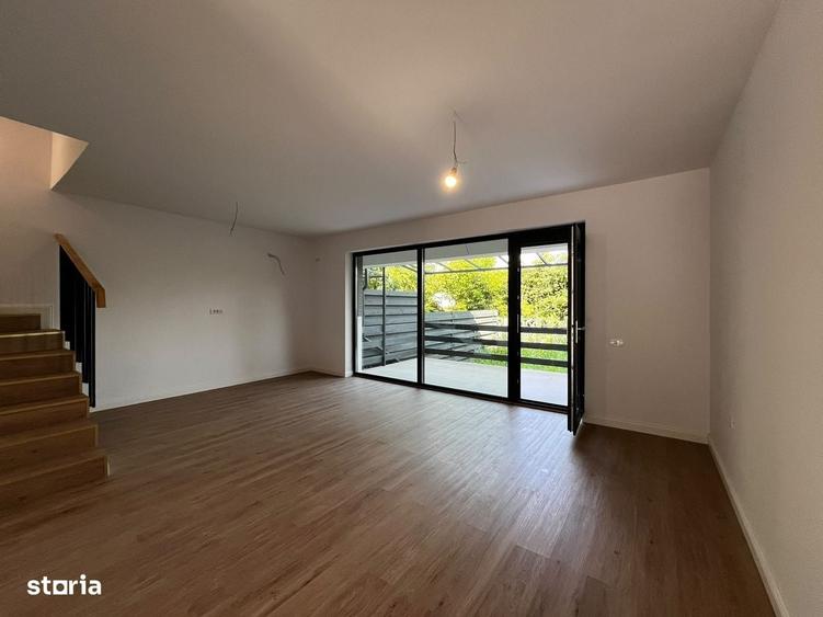 Casă cu 4 camere în Mogoșoaia