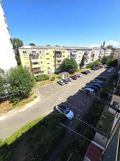 Apartament cu 3 camere decomandat în Micro 16