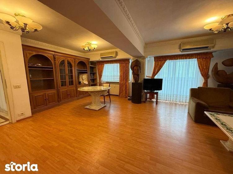Apartament cu 3 camere decomandat în Titan