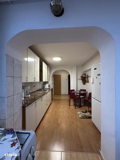 Apartament cu 2 camere decomandat în Tractorul