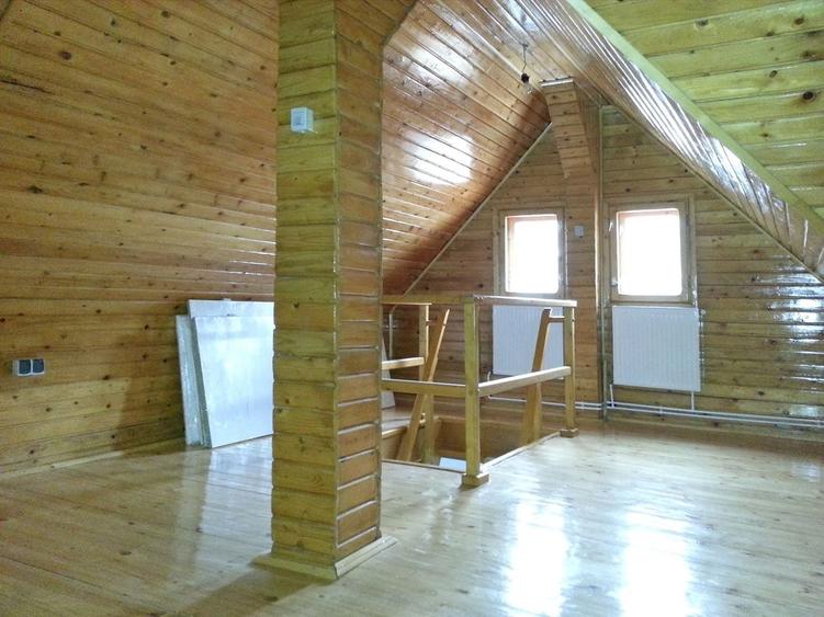 Casă individuală cu 7 camere cu Canalizare în Schei