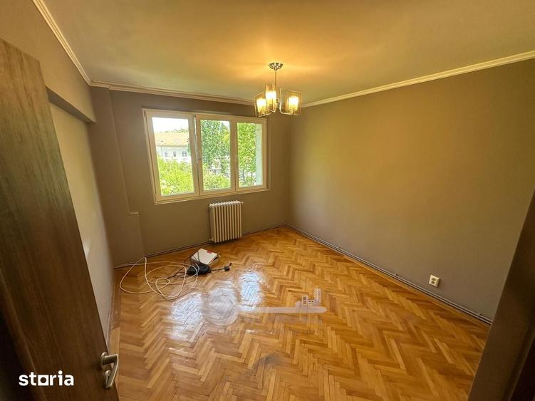 Apartament cu 3 camere semidecomandat în Ultracentral