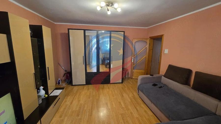 Apartament cu 2 camere semidecomandat în Craiovița Nouă