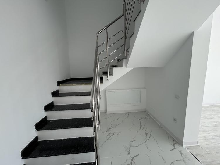 Duplex cu 4 camere cu Canalizare în Vișani