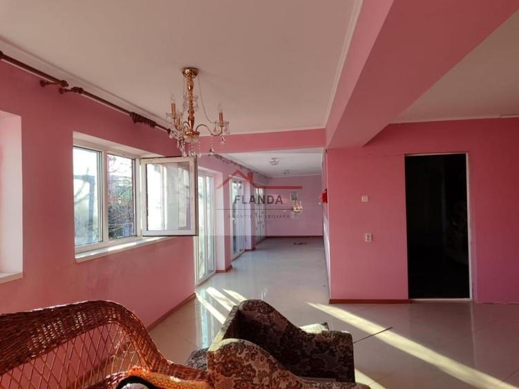 Casă cu 6 camere cu Teren 1000 Mp în Florești-Stoenești