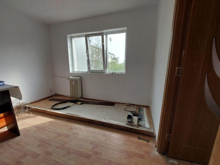 Apartament cu 3 camere nedecomandat în Tomis Nord