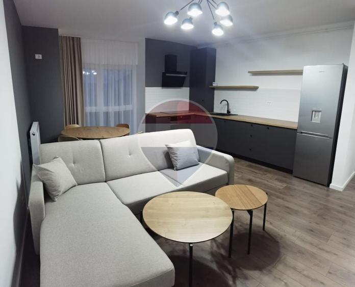 Apartament cu 2 camere decomandat, mobilat în Est