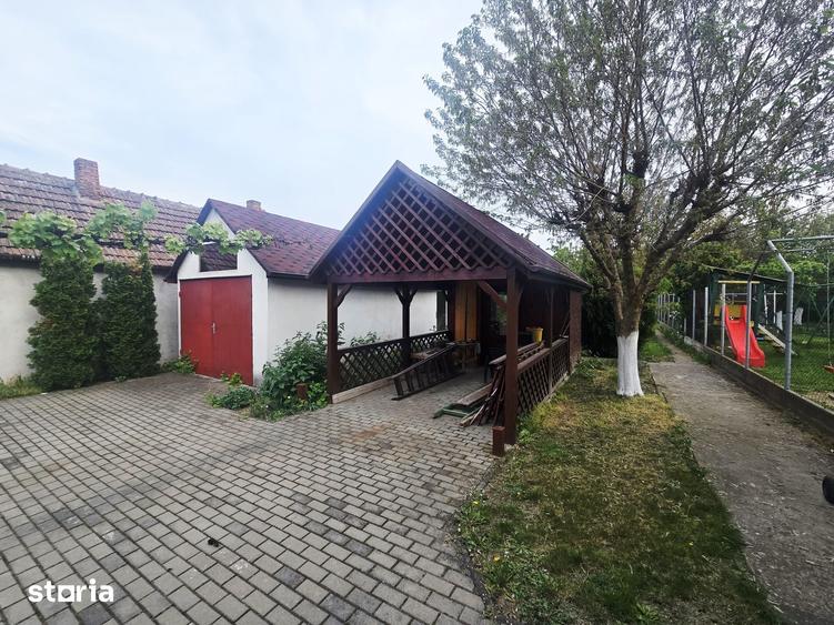 Apartament cu 2 camere decomandat în Bujac