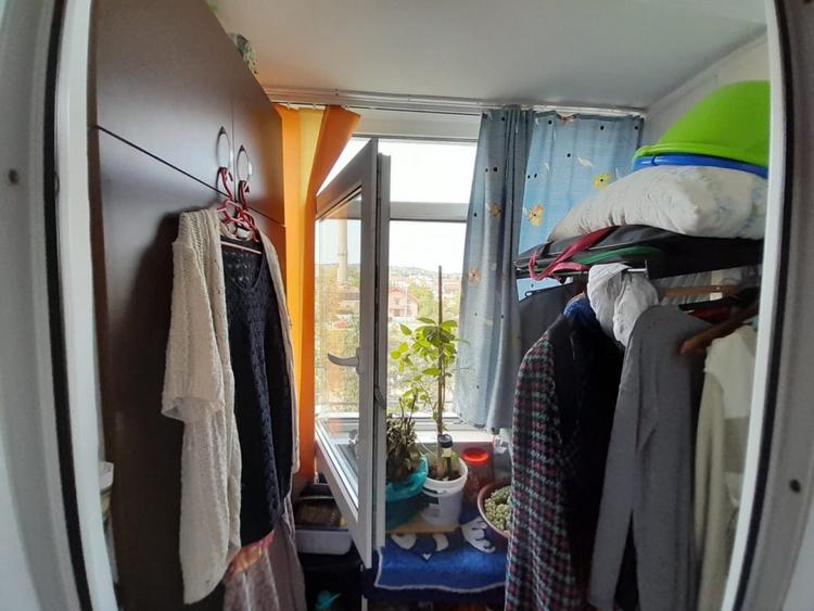 Apartament cu 2 camere semidecomandat, mobilat în Decebal