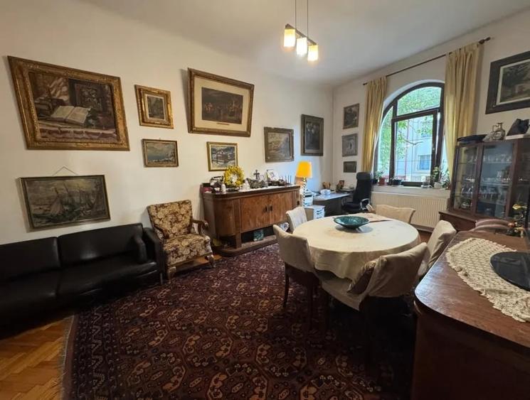 Apartament cu 4 camere decomandat în Cotroceni
