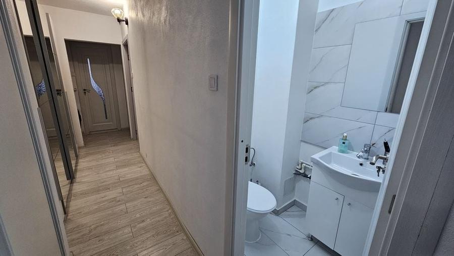 Apartament cu 3 camere decomandat în Craiovei