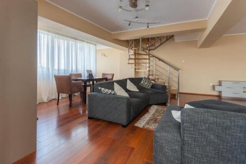 Apartament cu 4 camere decomandat în Central