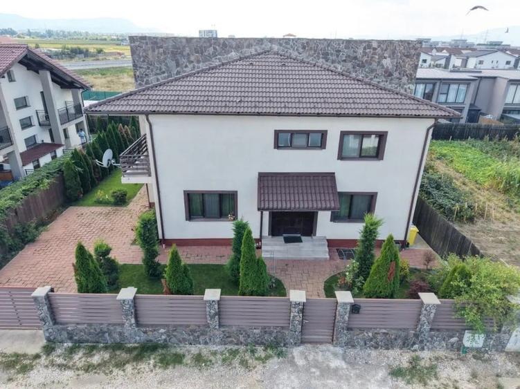 Casă cu 5 camere în Sânpetru